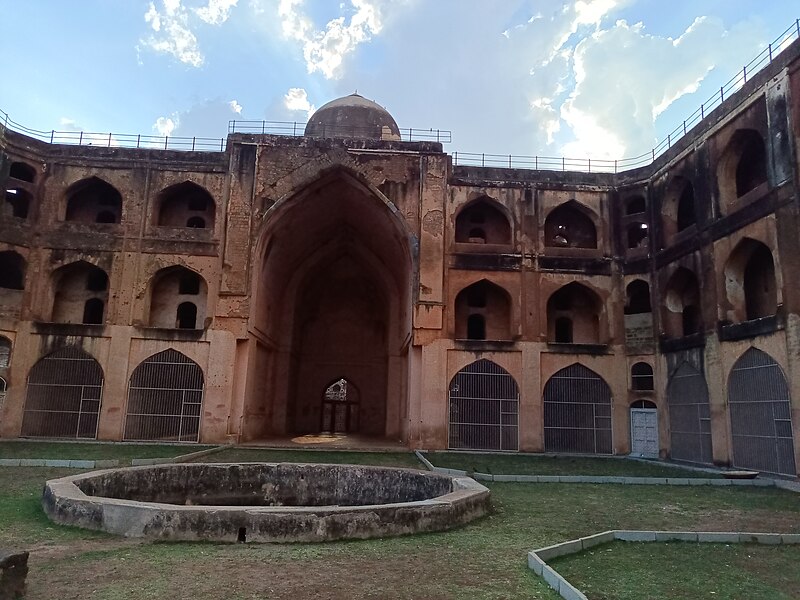 File:Mahmud Gawan Madrasa 56.jpg