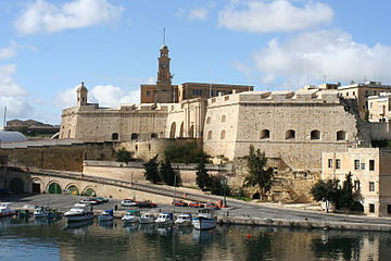 Archivo:Malta-city-wall.jpg