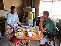 Mamabope tovert een ontbijtje op tafel (6353422001).jpg