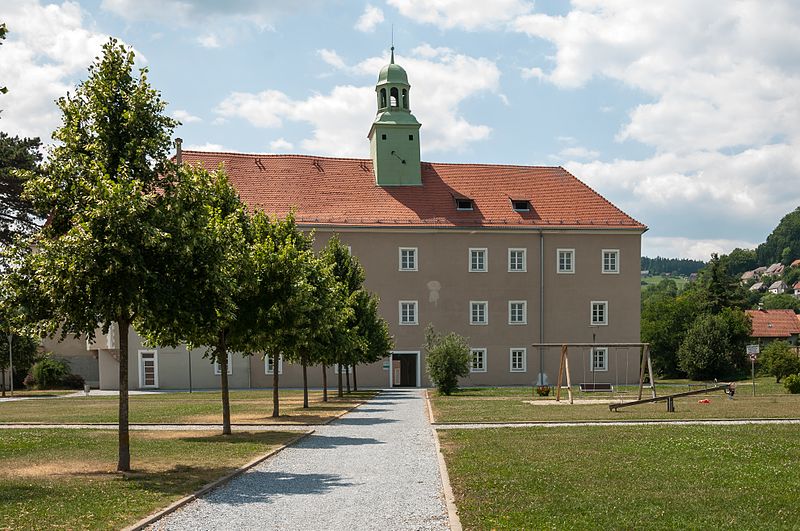 File:Maria Lankowitz Schloss Ostseite.jpg
