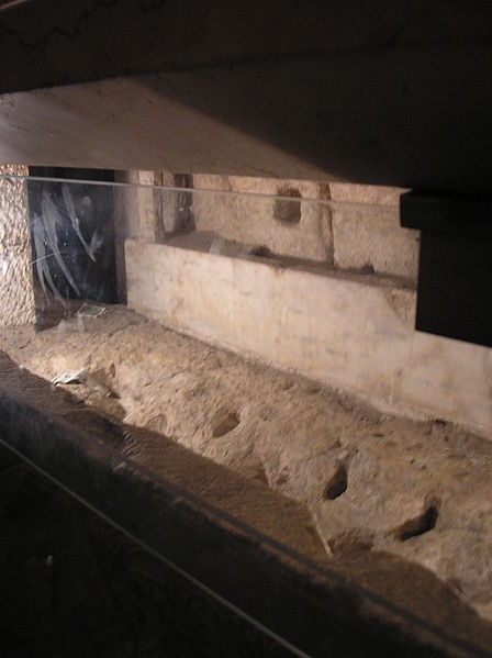 File:Mary's tomb PA180062.JPG