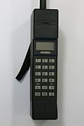 Un Mobira Cityman 450, un téléphone en brique de 1985.