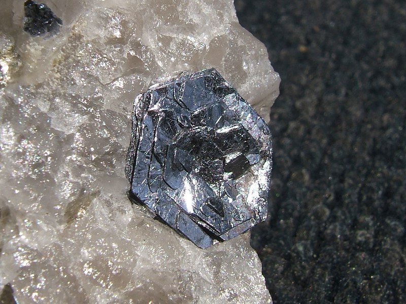 File:Molly Hill molybdenite.JPG