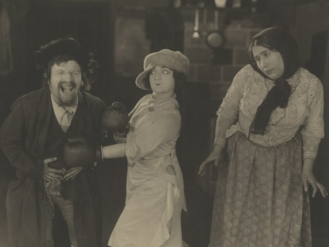 Molly Picon (center) in Bublitchki, 1938