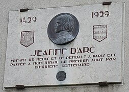 Montmirail Mairie - Plaque Jeanne d'Arc.jpg