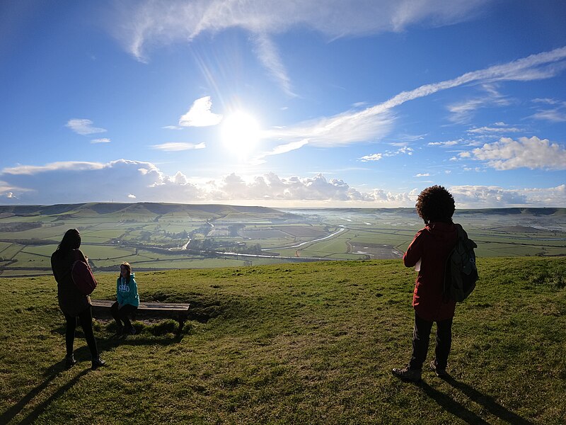 File:Mount Caburn facing south with people in foreground.jpg