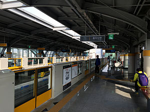 Станция Намсан Гемённегеори 20150424 160059.jpg
