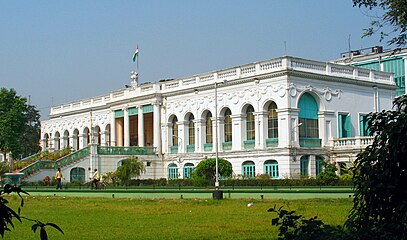 Intian kansalliskirjaston vanhan (1953-2005) päärakennuksen (Belvedere Building) etuosaa.
