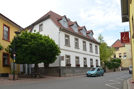 Nierstein, Karolingerstraße 2
