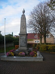 Noyelles-lès-Vermelles - Monument aux morts.JPG