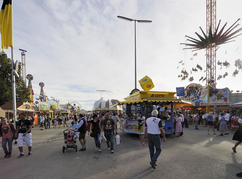 File:Oktoberfest (DerHexer) 2012-09-26 086.jpg