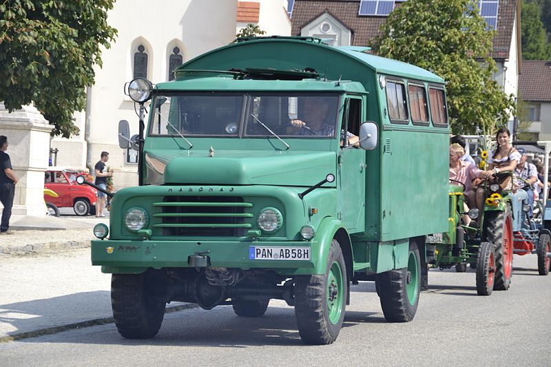 File:Oldtimerumzug Aidenbach 2013-08-18 - Hanomag LKW (1).JPG