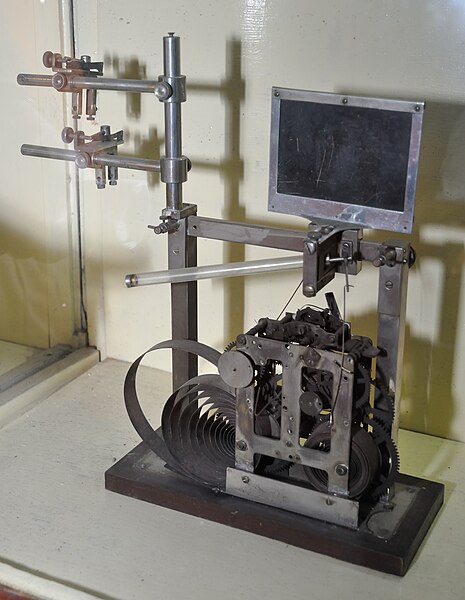 File:Oscillating Plate Phytograph - Jagadish Chandra Bose Museum - Bose Institute - Kolkata 2011-07-26 4043 Cropped.JPG