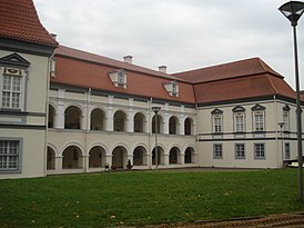 Двор Малого дворца Радзивиллов