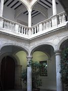 Patio columnado del ayuntamiento