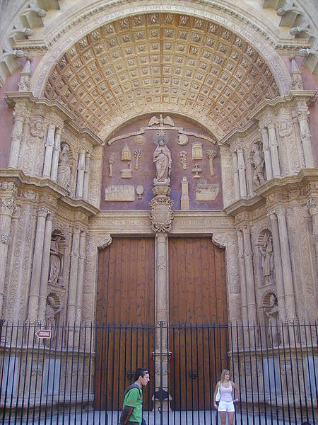 File:Palma de Mallorca Catedral La Seu Portal 1.JPG