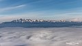Panorama na Tatry Wysokie ze szczytu Trzech Koron o świcie.jpg