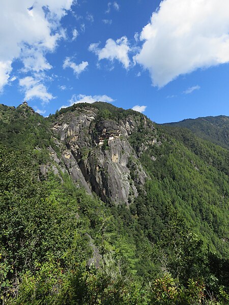 File:Paro Taktsang, Taktsang Palphug Monastery, Tiger's Nest -views from the trekking path- during LGFC - Bhutan 2019 (282).jpg