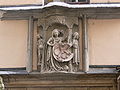 Rathaus, Relief mit Wappen