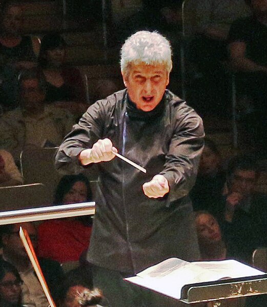 File:Peter Oundjian - Conductor of Toronto Symphony Orchestra 2014 (cropped).jpg