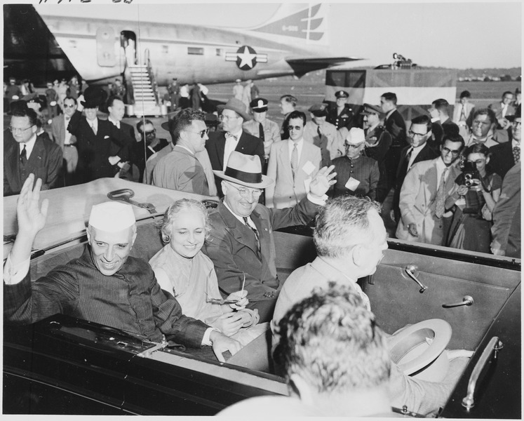 File:Photograph of President Truman and Indian Prime Minister Jawaharlal Nehru, with Nehru's sister, Madame Pandit, waving... - NARA - 200154.tif