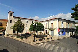 Piazzetta e Chiesa di Cirella