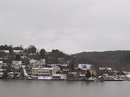 Turun Hirvensalon Pikisaari kuvattuna laivaväylältä helmikuussa 2015.