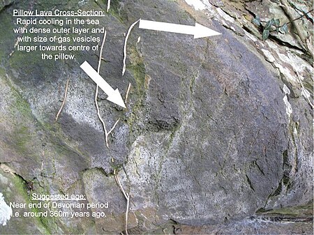 ไฟล์:Pillow Lava SSSI Chipley Quarry closeup - cross section - geograph.org.uk - 1188622.jpg