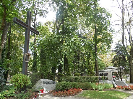 Tập_tin:Ponary_massacre_memorial_at_Powązki_Military_Cemetery_in_Warsaw_01.jpg