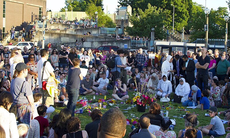 File:Portland Tri Met MAX stabbing vigil 1.jpg