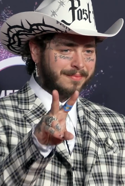 File:Post Malone at the 2019 American Music Awards.png