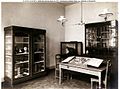 5. 6. 1907 – Pohled do interiéru domu čp. 202, přírodopisný kabinet školy u sv. Vojtěcha na Novém Městě