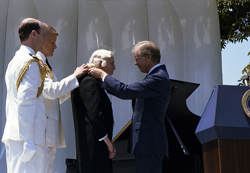 File:President Jimmy Carter presents the Medal of Freedom Award to Eudora Welty.jpg