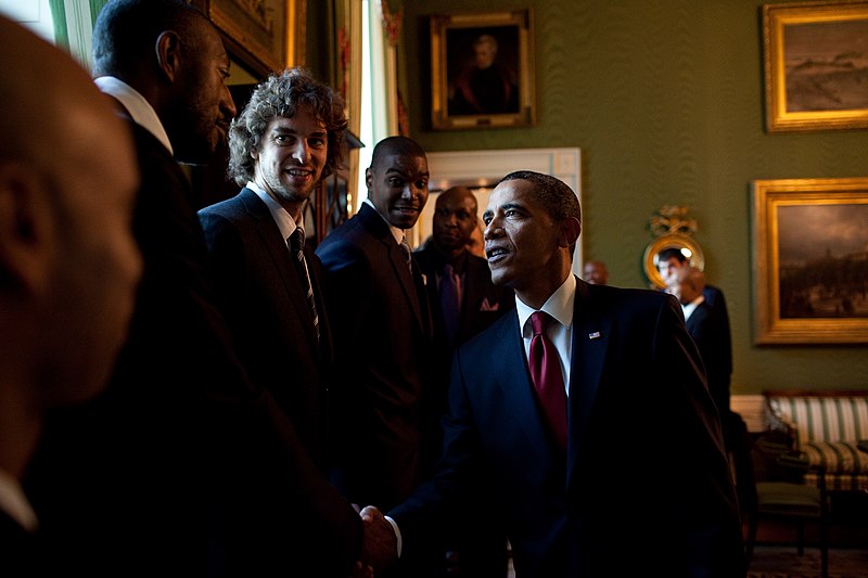 File:President Obama meeting Pau Gasol and Andrew Bynum.jpg