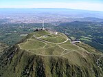 Berget Puy de Dôme, den högsta toppen av bergskedjan Chaîne des Puys i norra Centralmassivet.