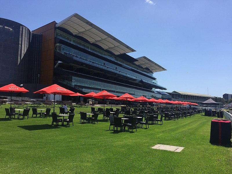 File:Queen Elizabeth II Grandstand, Royal Randwick Racecourse.jpg