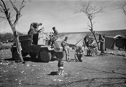 Бронеавтомобиль «Оттер» частей RAF на аэродроме Пркос, Югославия 1945 г.