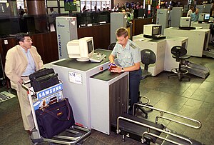 English: Customs control at Sheremetyevo-2 international airport. Русский: Таможенный досмотр в аэропорту "Шереметьево-2"