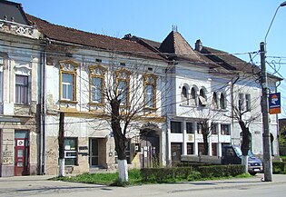 Clădire, monument istoric, în Piața Libertății