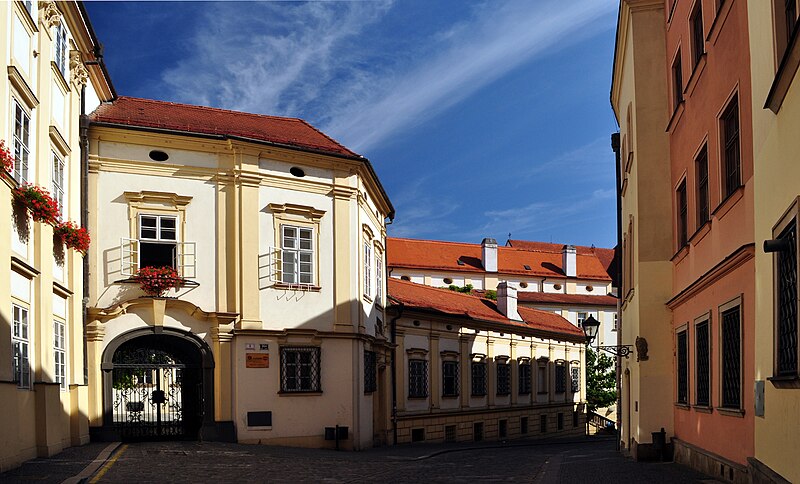 File:Radnice Brno-střed.jpg