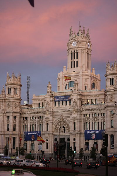 Archivo:Real Madrid v Atletico Signs Community of Madrid 06.JPG