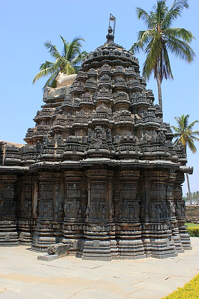 File:Rear view of stellate shrine in the Ishvara temple at Arasikere.JPG