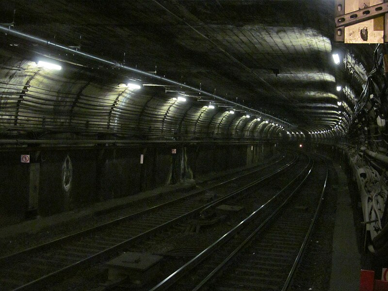 File:Red Line tunnel at DTX.JPG