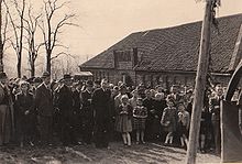 Rede zu einer Feier auf dem Todtenberg, im Hintergrund der große Tanzsaal