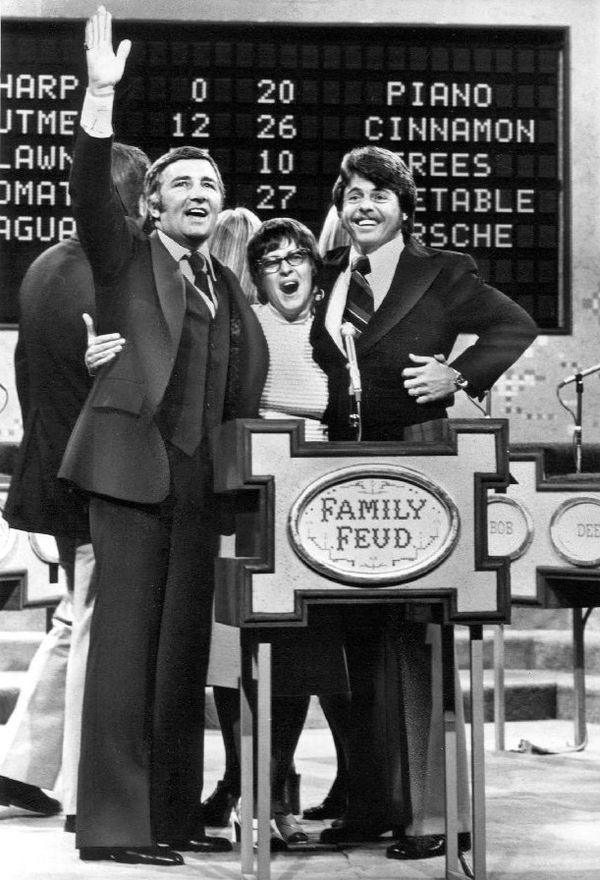 Richard Dawson (left) and contestants on the pilot episode of Family Feud