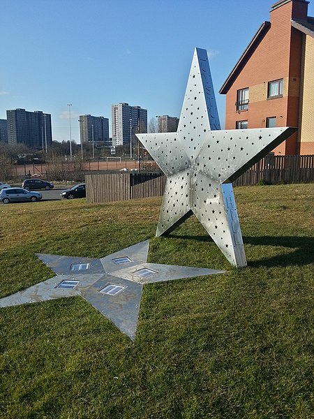 File:Roystonhill "STAR" sculpture (geograph 3401251).jpg