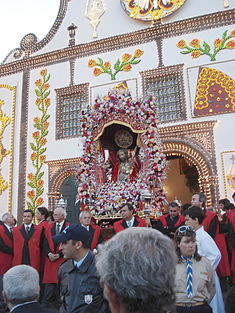 The exit of the image of the Lord Holy Christ of the Miracles from the Convent at the beginning of the annual procession. SMG PDL 20090517 SaoJose festaSSCristo imageLights02.jpg