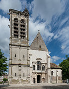 La façade de l'église Saint-Nizier.