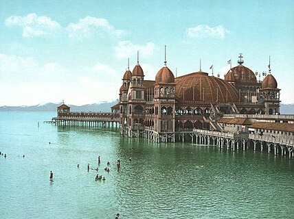 The original Saltair Pavilion at the Great Salt Lake in Utah, 1901 (colorized).