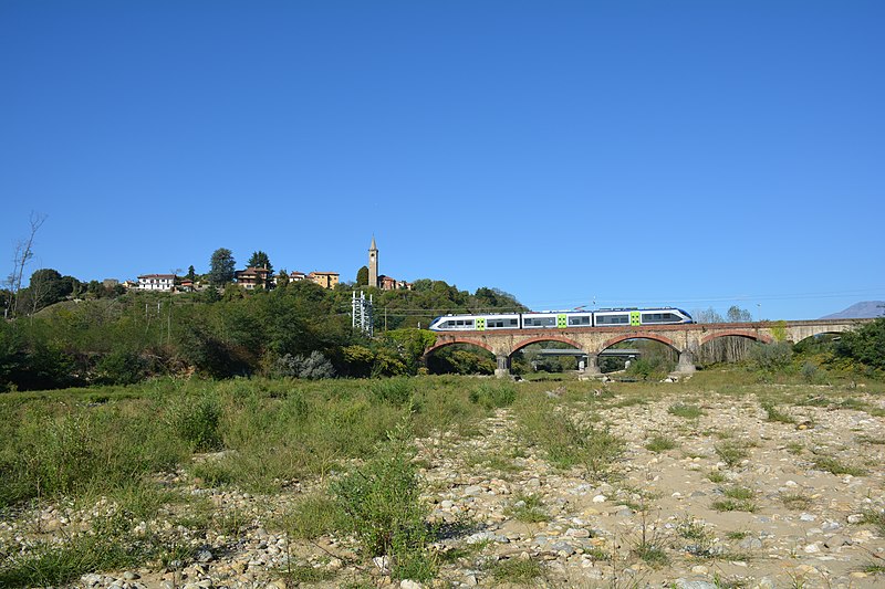 File:Salussola ponte ferroviario e paessaggio.JPG